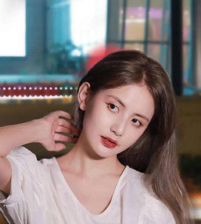 王思聪前女友内涵孙一宁:网友还是蠢得多,骗钱骗感情有什么可赞_影响