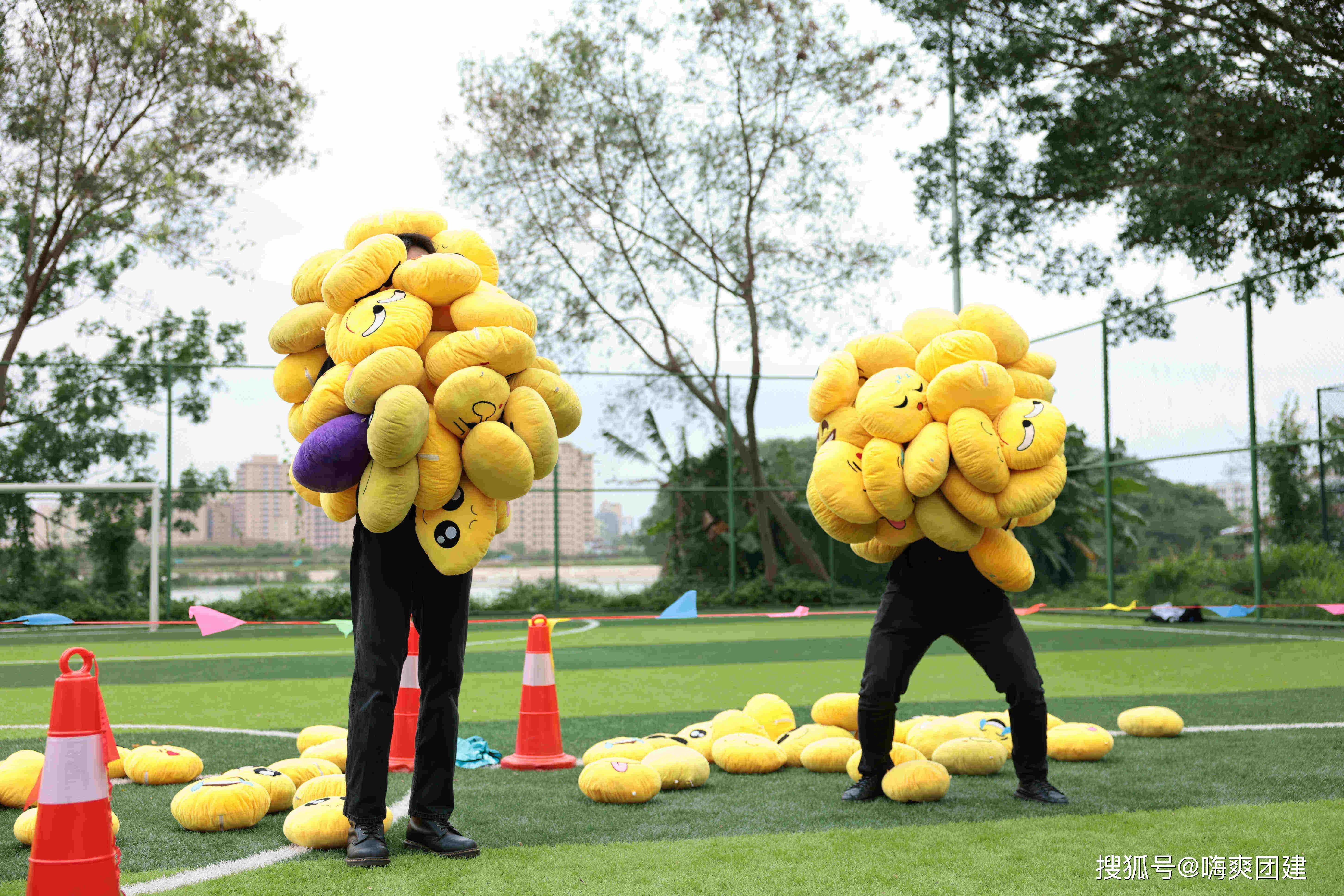 枕头大战团建活动,把减压进行到底!_团队_协作_游戏