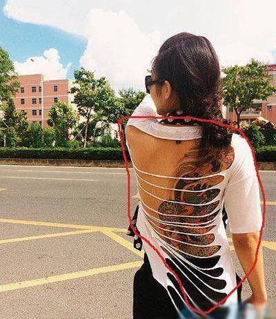 2.美女穿的衣服几乎透明露出来的部位，胆小的人不敢看。 去了一次就不会再去第二次了。