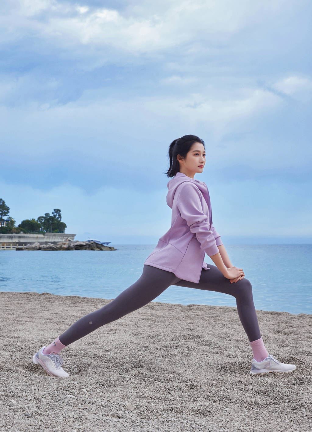 关晓彤晒海边跑步照,身材苗条,保持却不易,背后付出辛劳_锻炼_照片