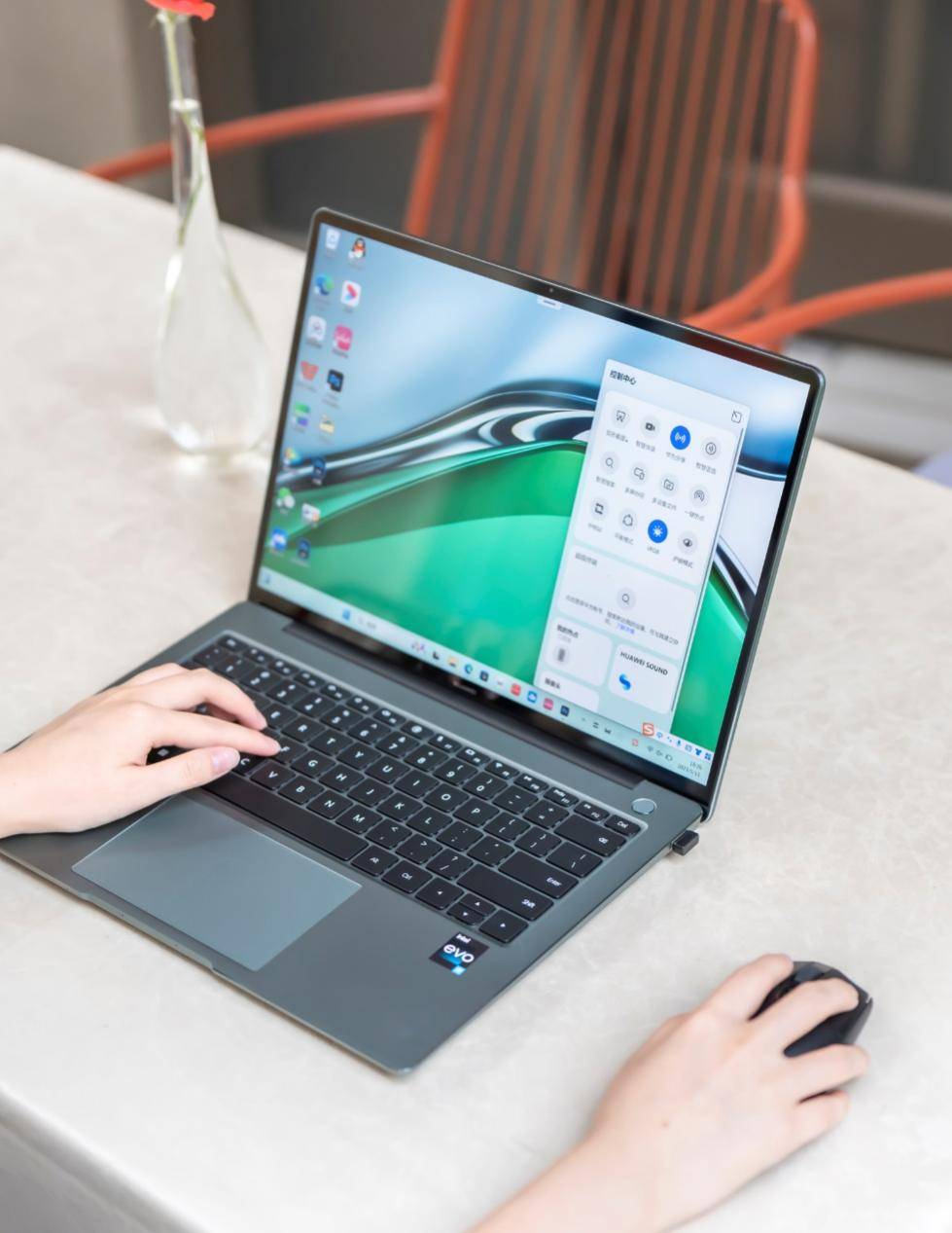 华为matebook 14s 2023云杉绿体验 轻薄便携颜值高 性能澎湃软件秒开