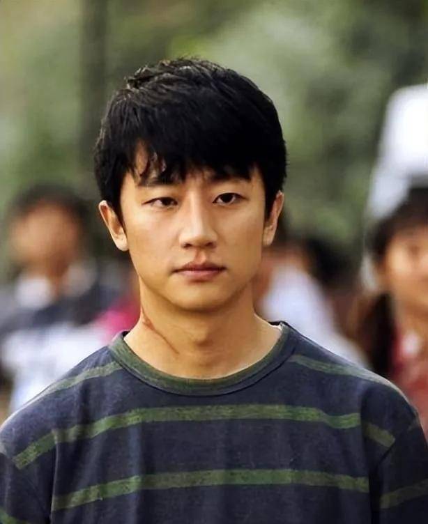 黄轩:曾在3年内痛失3位至亲,19岁被张艺谋"忽悠",至今未婚_父亲_娄烨