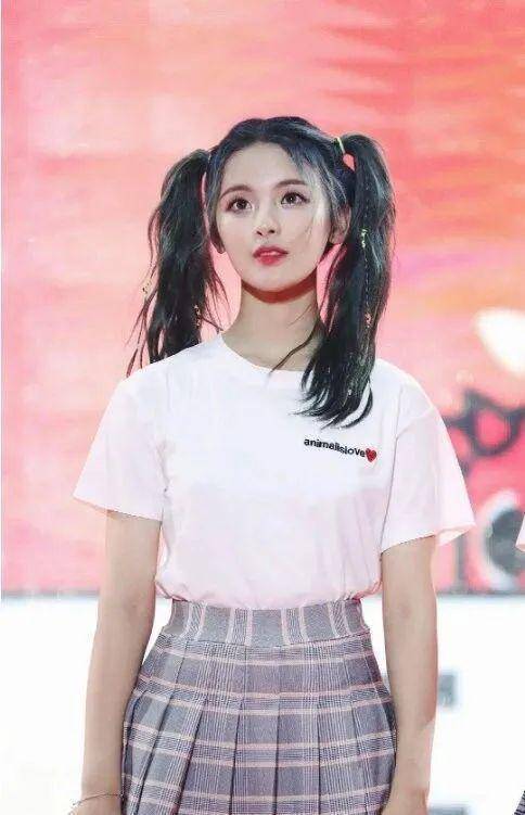 "杨超越双马尾",巨清新减龄,就看你敢不敢扎了_发型_头发_时尚