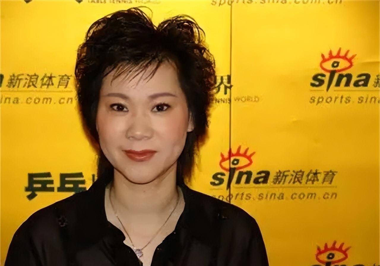 施之皓前妻曹燕华低调二婚,嫁1.