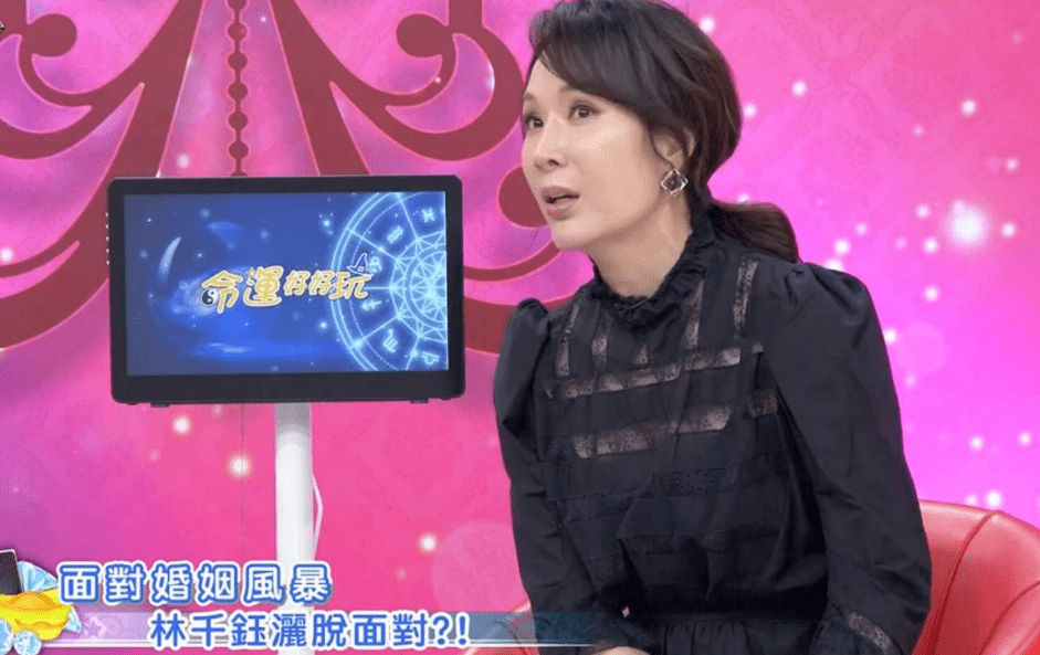 一聊才发现,原来林千钰也是感情不顺,这次旅游也是散心的.