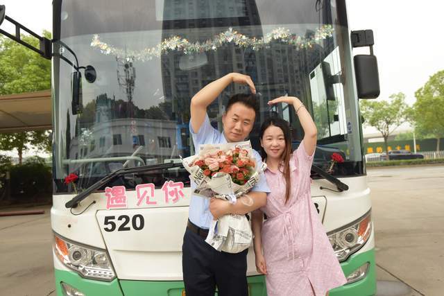 "芳芳,嫁给我吧!