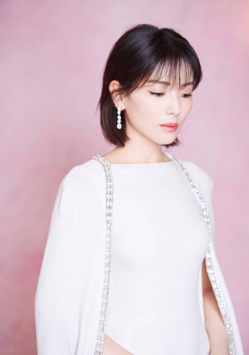 私下里,刘涛也比较低调随意,比如在综艺《妻子的浪漫旅行》中,她基本