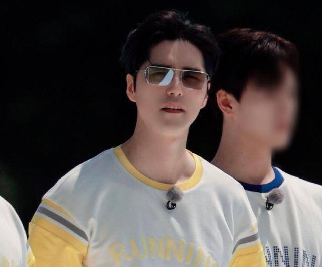 杨颖双马尾,蔡徐坤旗手装_节目_宋雨琦_造型