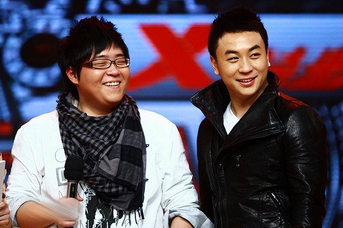 郝劭文大婚!释小龙当伴郎,新娘穿睡衣,8岁继女闷闷不乐