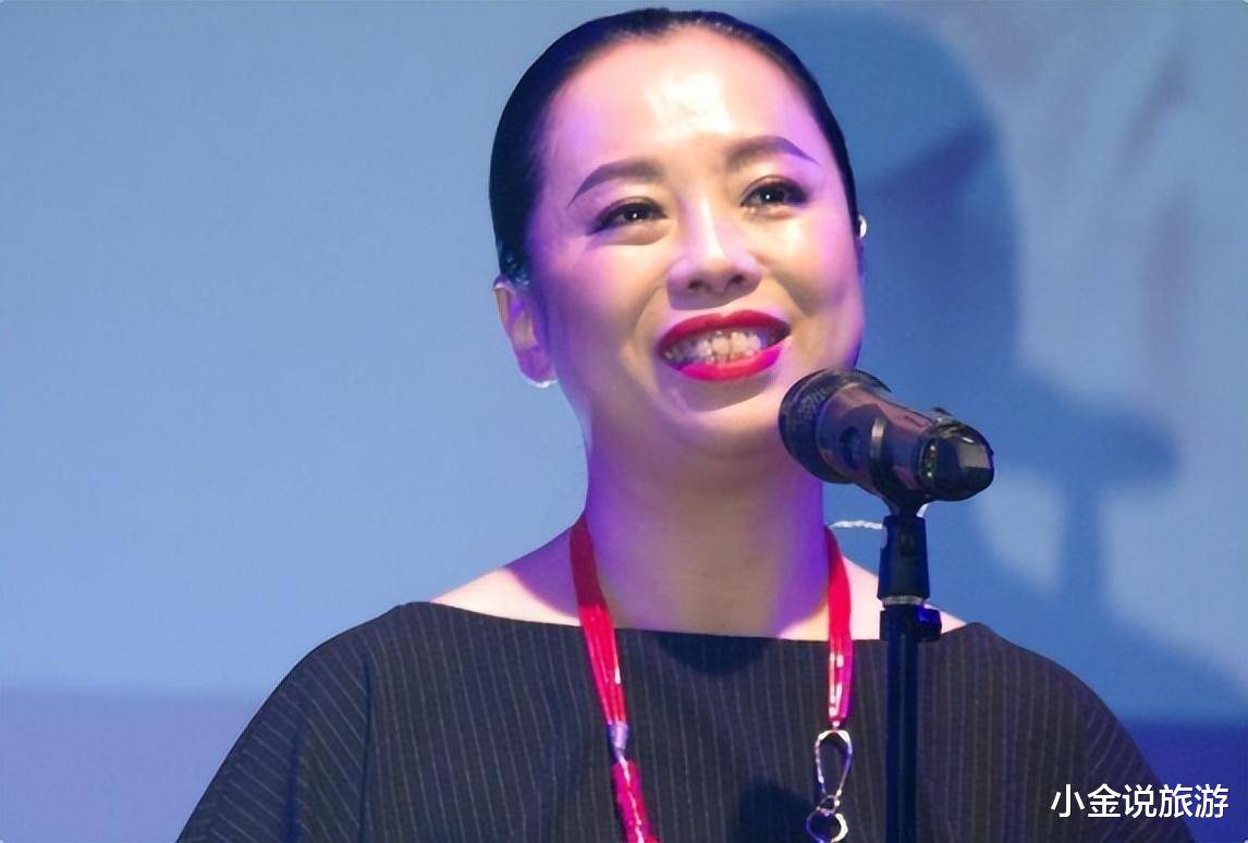 55岁黄绮珊晒照,被赞太美_穿着_少女_身材