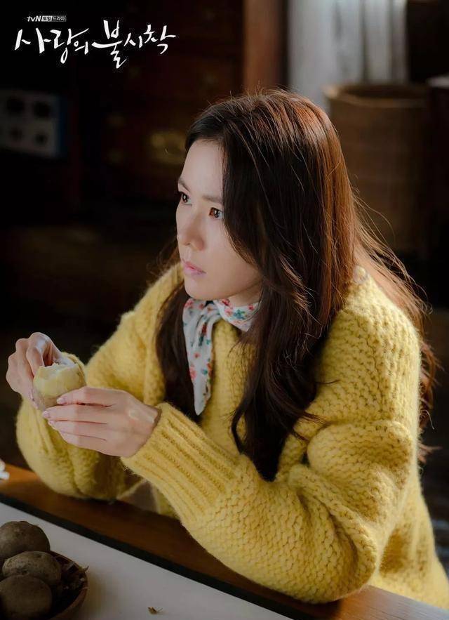 《爱的迫降》甜到不行?孙艺珍的穿搭更有看点_毛衣_颜色_气质