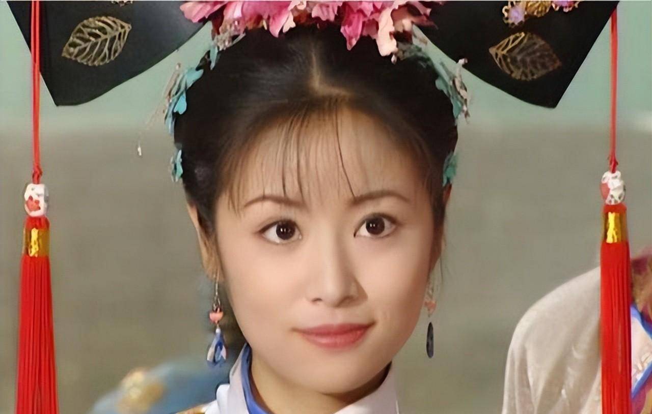 那时的林心如真是貌美如花,那甜甜的笑容都能感染周围一群人.