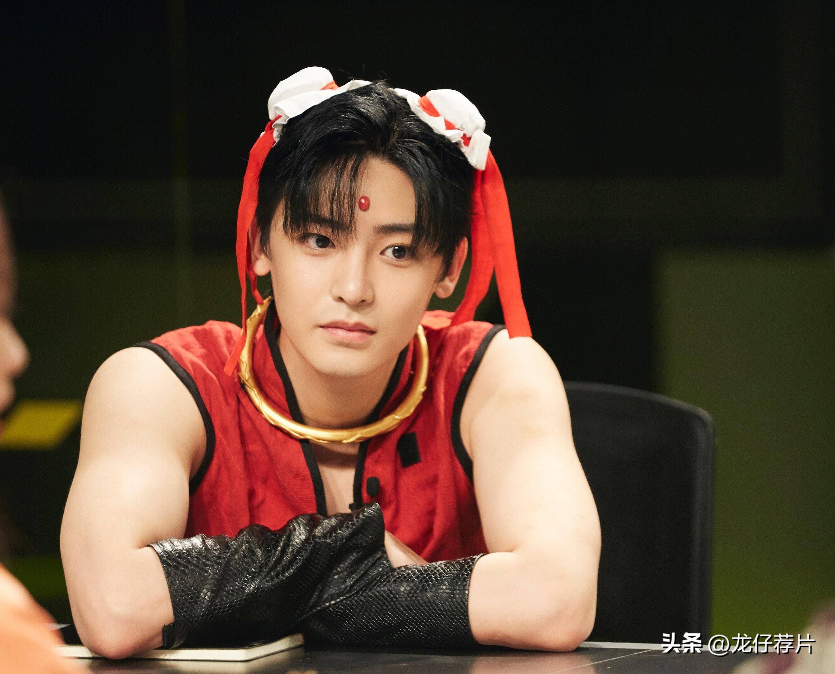 《寒武纪》《镇魂街》《推理笔记》20岁2016年,刚出道不久的侯明昊