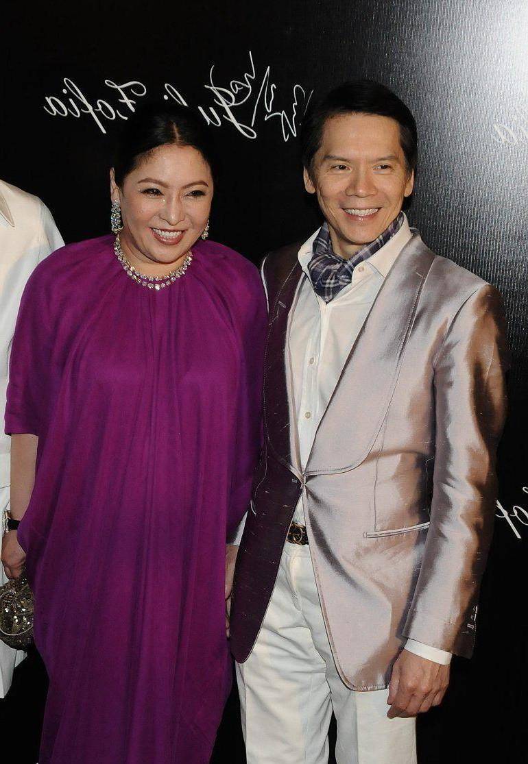 穿紫色连衣裙配钻石首饰,浑身都是贵妇范_颜色_衣服