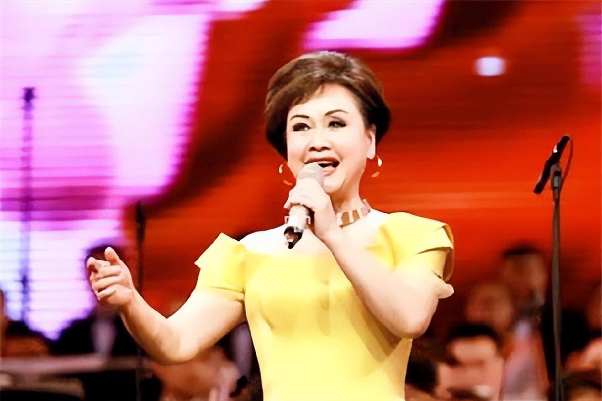 78岁的女歌手:曾罕见晒与老公合照,两人相伴36年,女儿端庄漂亮