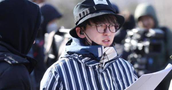 工作时一点不起眼,捯饬一下竟撞脸鹿晗_姚译添_热巴_网友