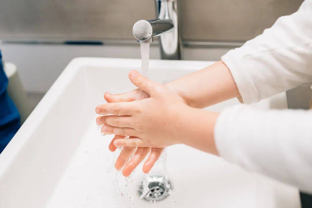 儿童_习惯_剪指甲