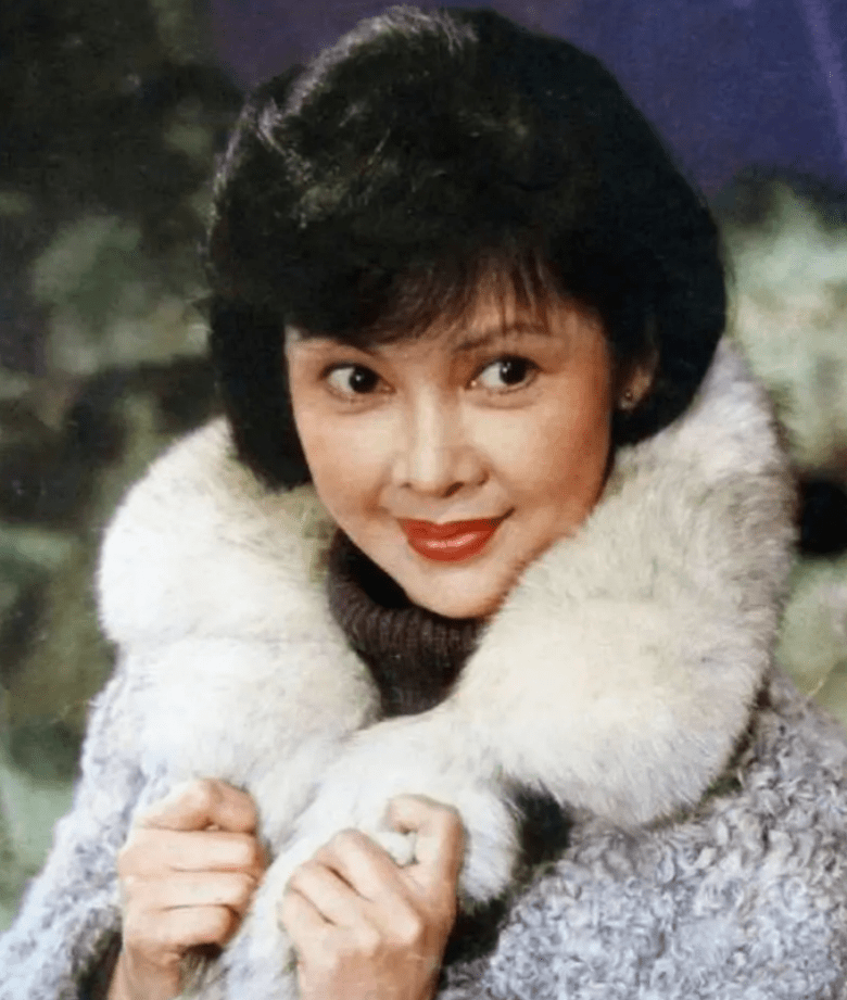 陈思思:为爱两度自杀,离婚后嫁给前夫的亲叔叔,成了他的婶婶_香港