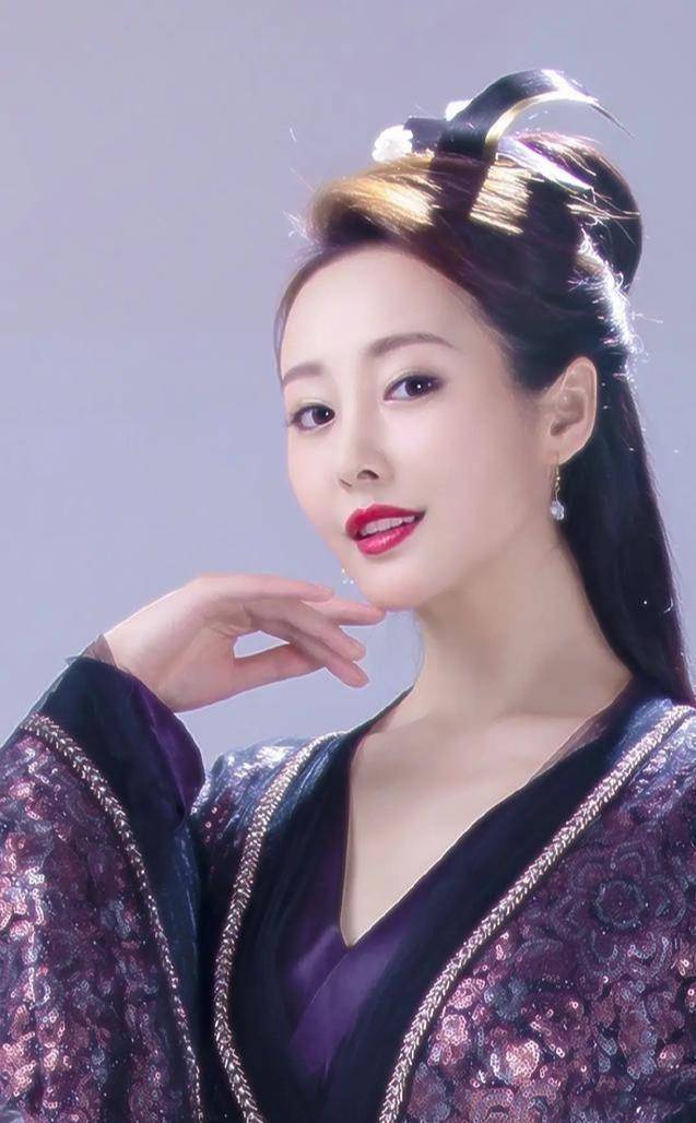 里虽美女如云,但能躺着都美媚到极致,恐仅有一人_角色_女性_李沁