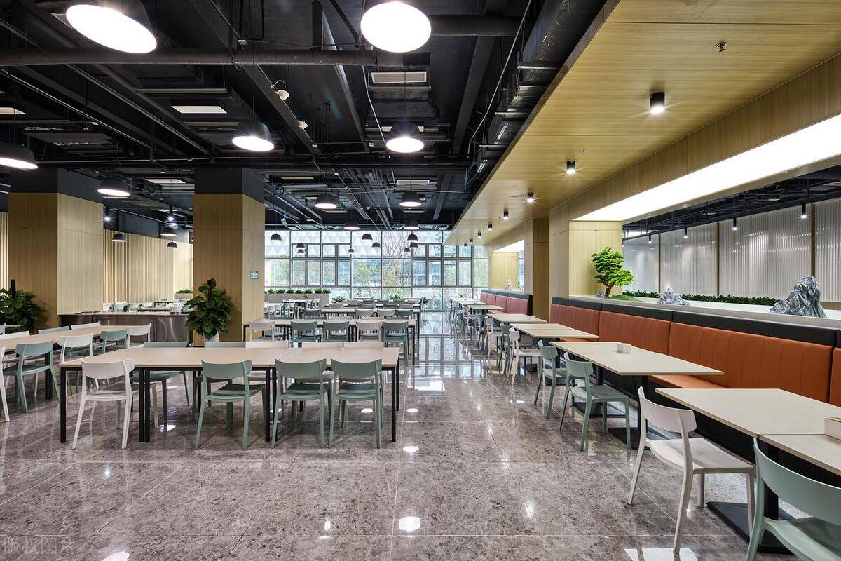 公务员食堂也是福利，2元一顿工作餐，胜过20元外卖！（公务员食堂有三餐么嘛）