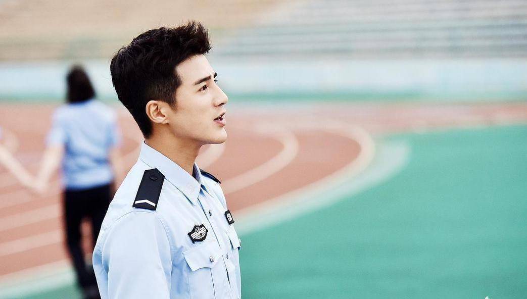 这部在弘扬主旋律的同时,又强调青春偶像的气质的电视剧.