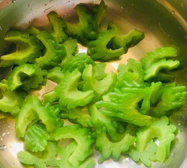 苦瓜拌海米,清热去火的夏日凉菜_油盐_食欲_解毒