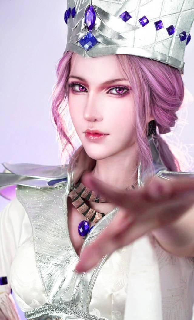 对比《斗罗》真人版比比东与网友cos的比比东,我宁愿选择后者_大陆