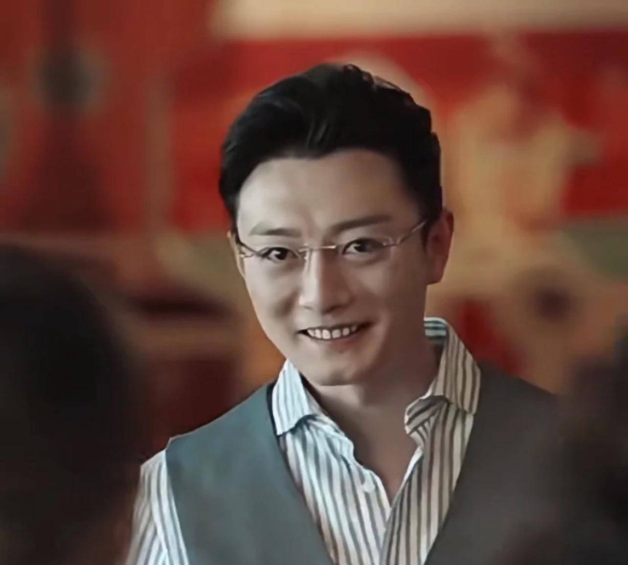 与高挑美女牵手依偎,曾和董璇恋爱_苏小玎_短发_媒体