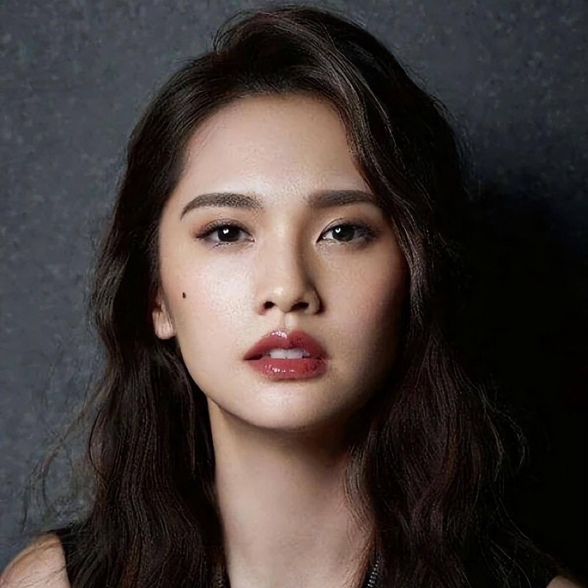 脸上这3处有"痣"的女人,劝你千万别点掉,看着气质高级还精致_女生