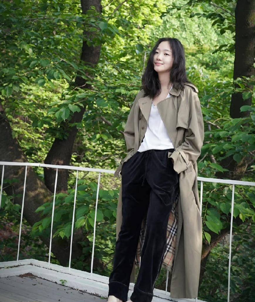 金高银的衣服亲民,体现在他独特的产品颜色选择上.