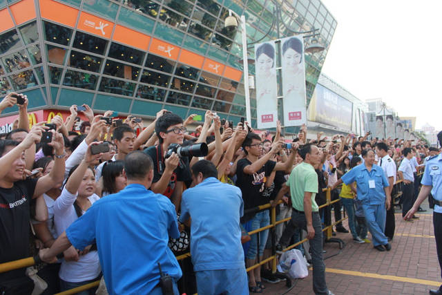 如何成为,一个追星狂热粉丝,一个人的追星之路_偶像_舞台_音乐