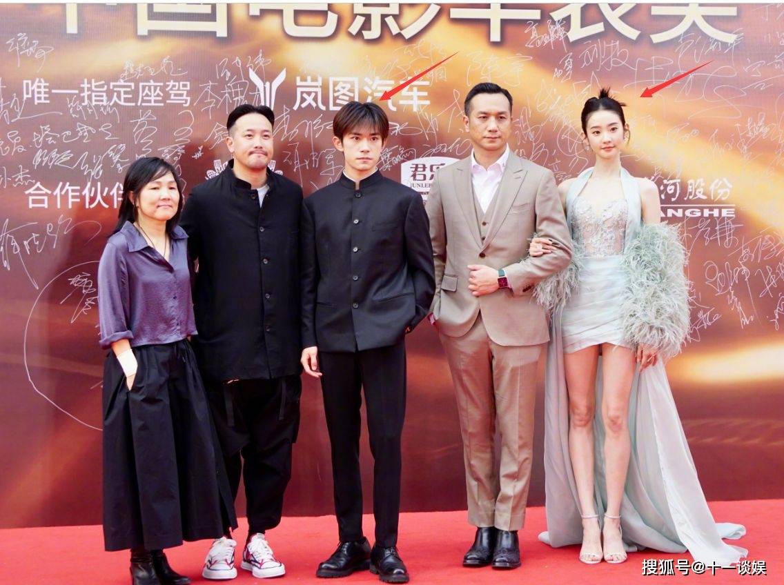 一向颜值抗打的王俊凯,依然抵挡不住怼脸生图,面部显得有些圆润发福