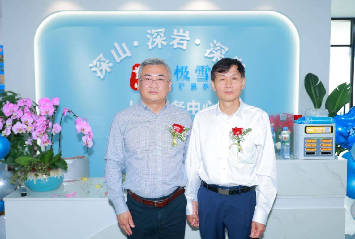 黄山无极雪品牌创始人,黄山无极雪食品有限公司董事长吴黎康,黄山