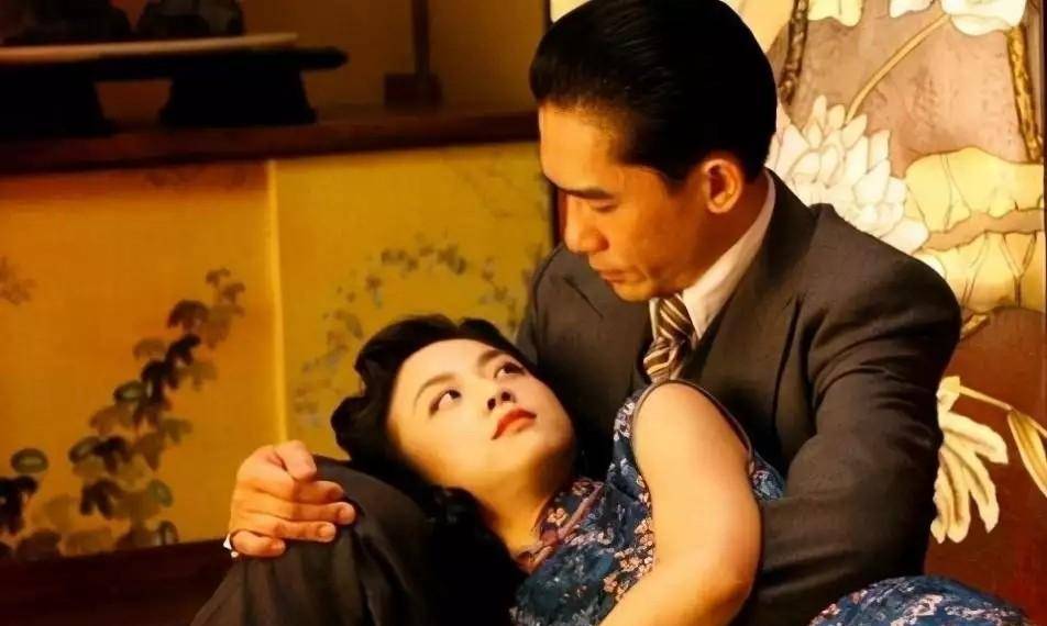 拍戏时"假戏真做"的演员,汤唯梁朝伟算啥,她正拍着戏就怀孕了_图片