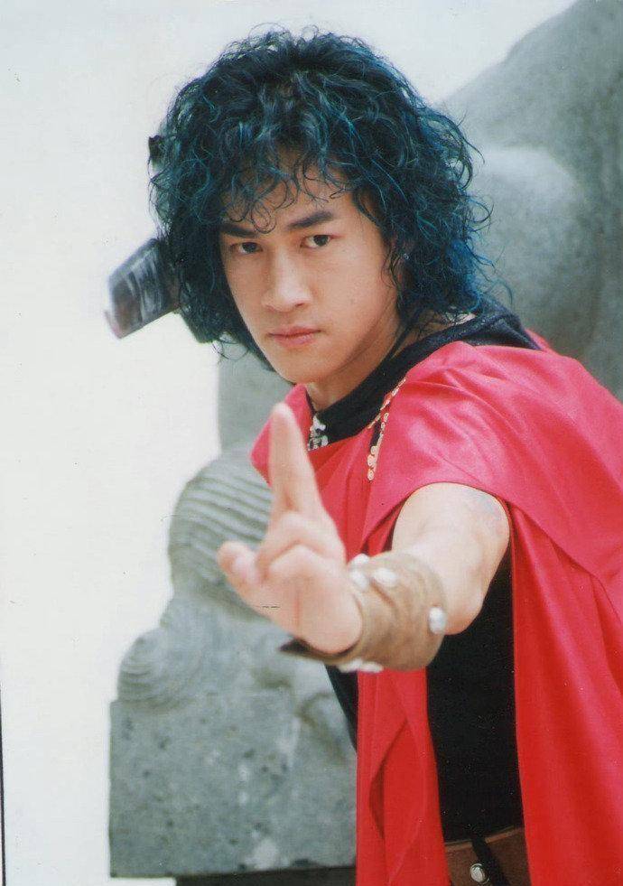 "霸总"何润东,出道28年,与孙俪意难平,41岁娶柜姐恩爱14年_父亲_女孩