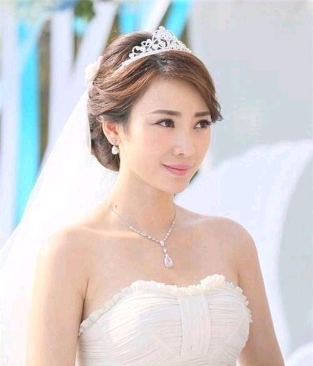 《王牌对王牌》:柳岩谈起父母,心酸过往惹人泪目_父亲_生活_婚礼