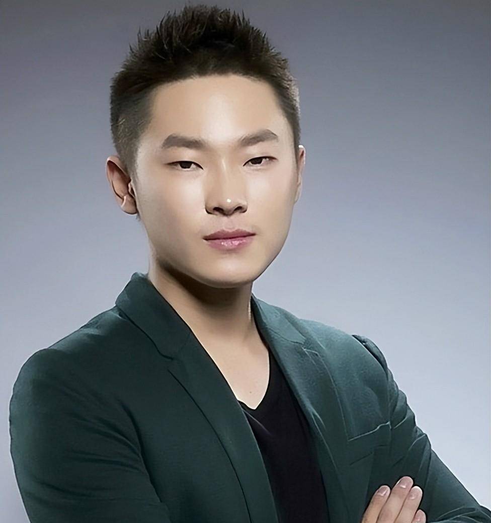 《中国好声音》十周年回顾,六位歌手现状,周深凭《大鱼》回归_梁博