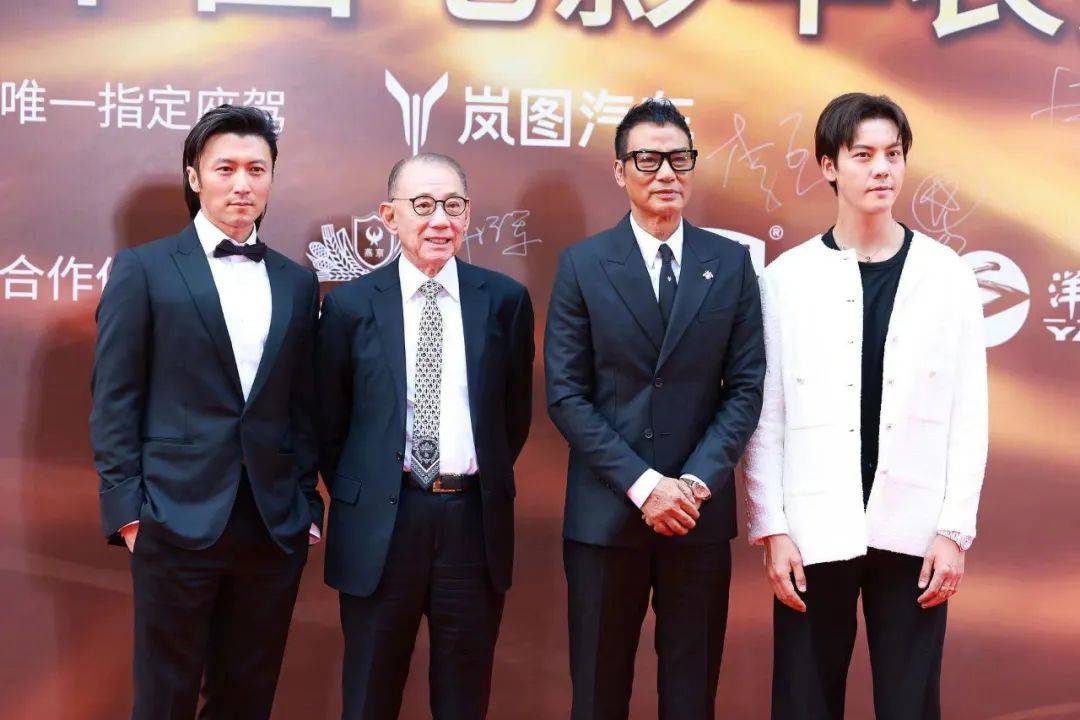 华表奖红毯:章子怡满分贵气,袁泉气质好独特,被刘德华帅到了