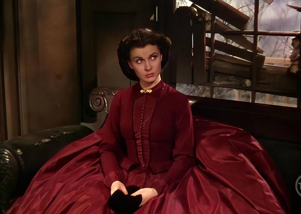 看了《乱世佳人》费雯丽的穿搭,才发现:每一个细节都透露着经典_少女