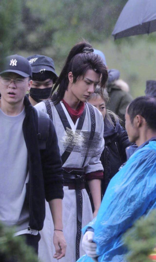 《有匪》路透照:王一博帅气难挡,赵丽颖面部浮肿,竟撞脸谢娜_照片