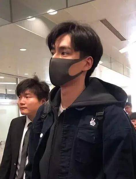 胡一天生图头身比超棒,脸好小人群中最瞩目,网友