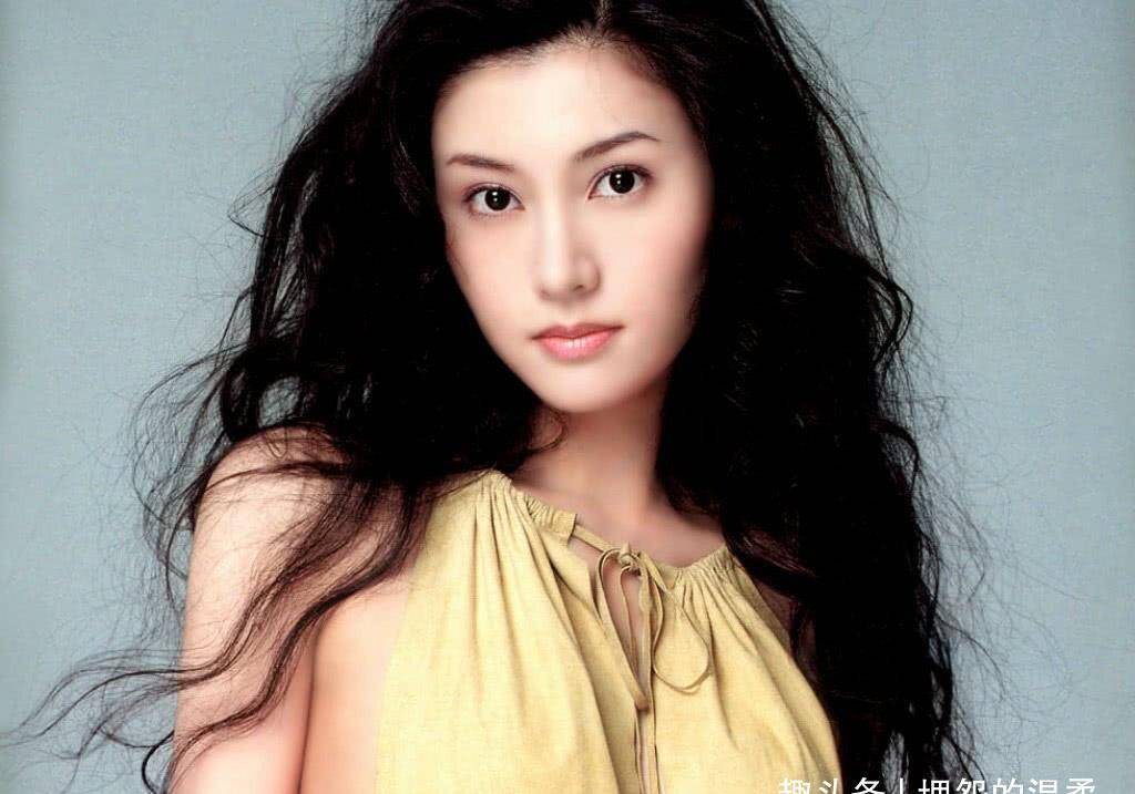 一个让全港豪门贵妇,都提防的女人,李嘉欣当年到底有多美?