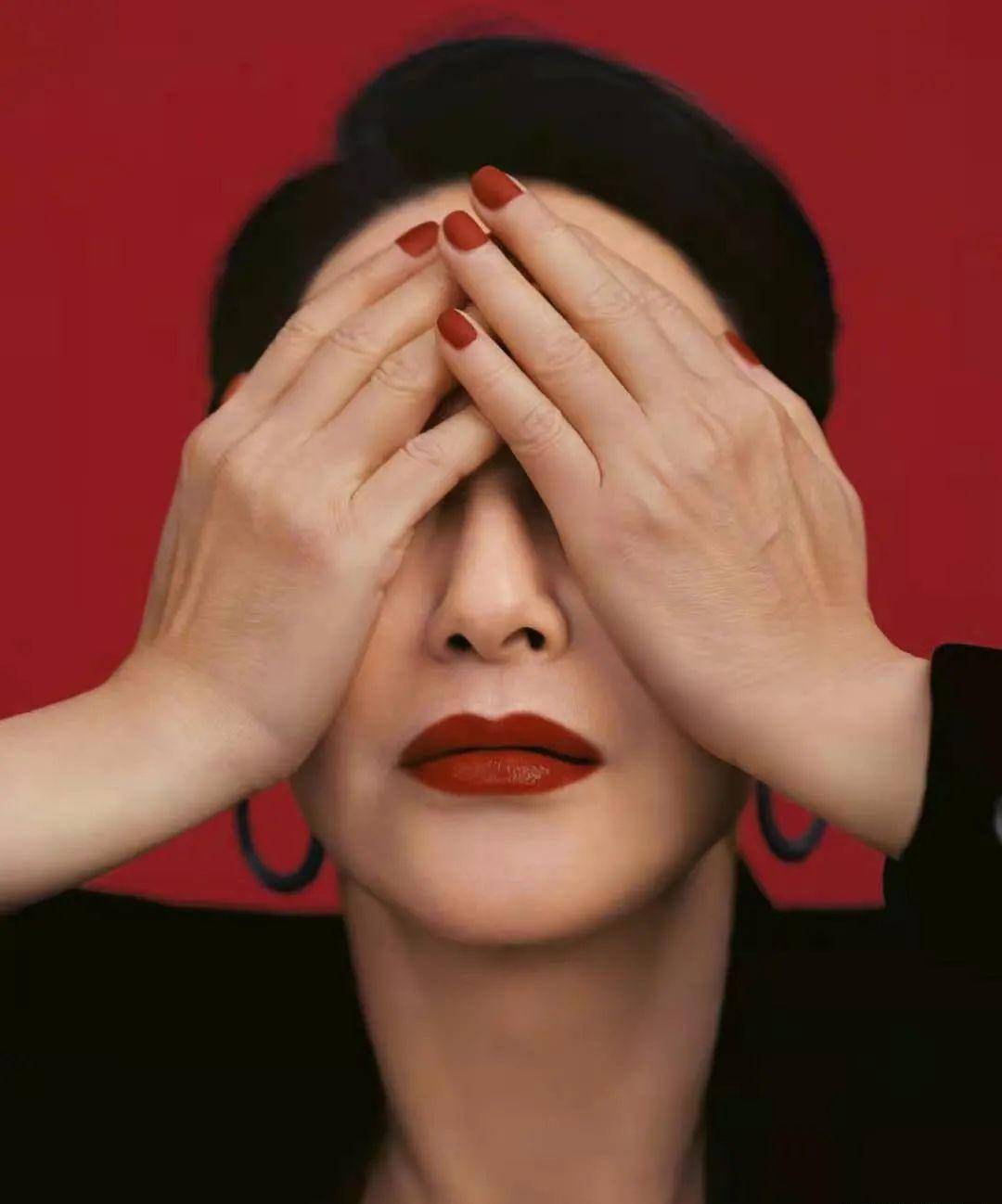 六十岁长这样，大大方方笑出皱纹有必要大惊小怪吗_手机搜狐网