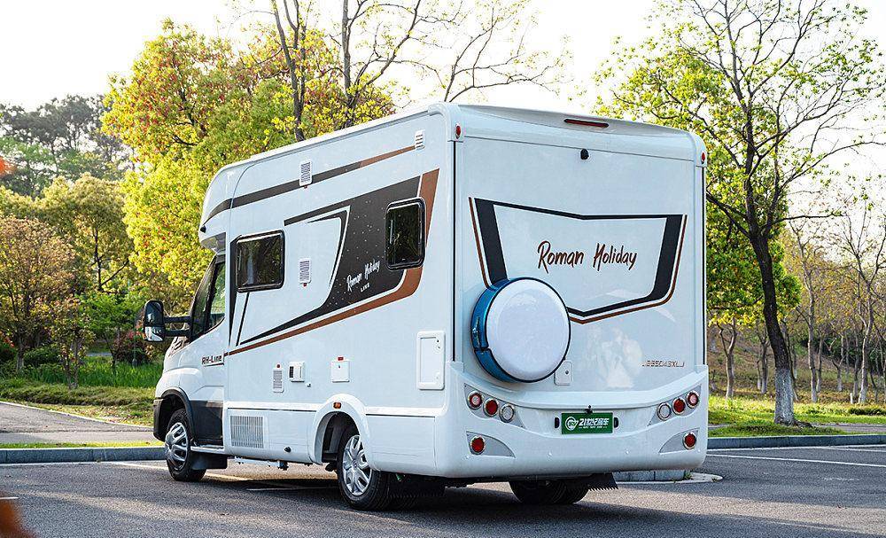 适合2人露营旅居,全铝车身颜值高,新星newdaily底盘小额头房车_搜狐