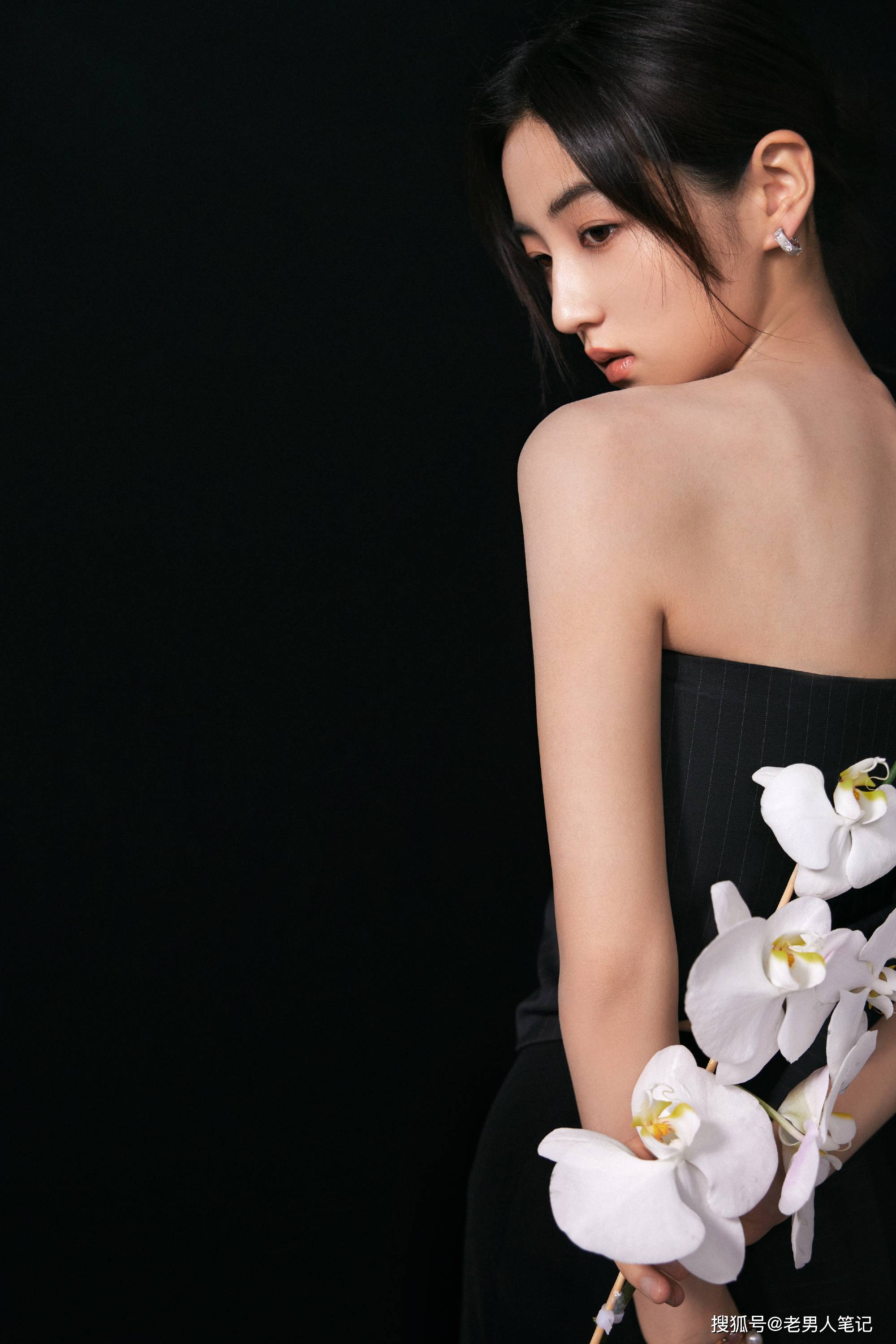 蒋依依黄色抹胸造型23,章子怡金色满钻礼裙24,焦俊艳一字斜肩礼服裙25