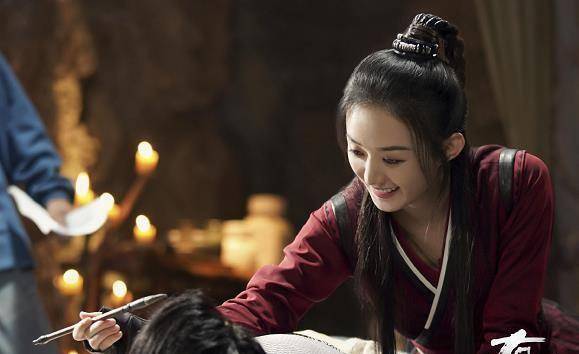 《有翡》剧组复工爆新剧照,男主谢允造型颜值逆天_王一博_赵丽颖_观众