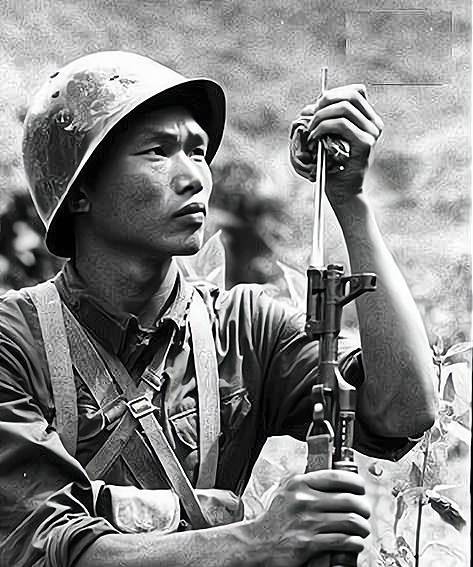 他入伍48天参战,打退越军3次冲锋,毙敌23人,身中7弹壮烈牺牲!