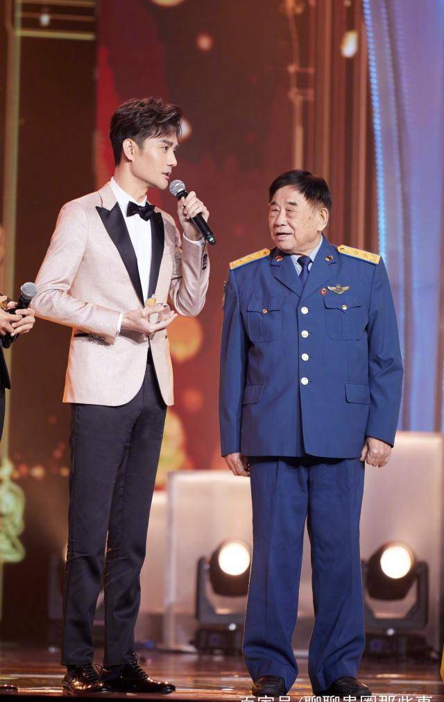唐嫣站c位罗晋夫凭妻贵_王凯_头像_黄轩