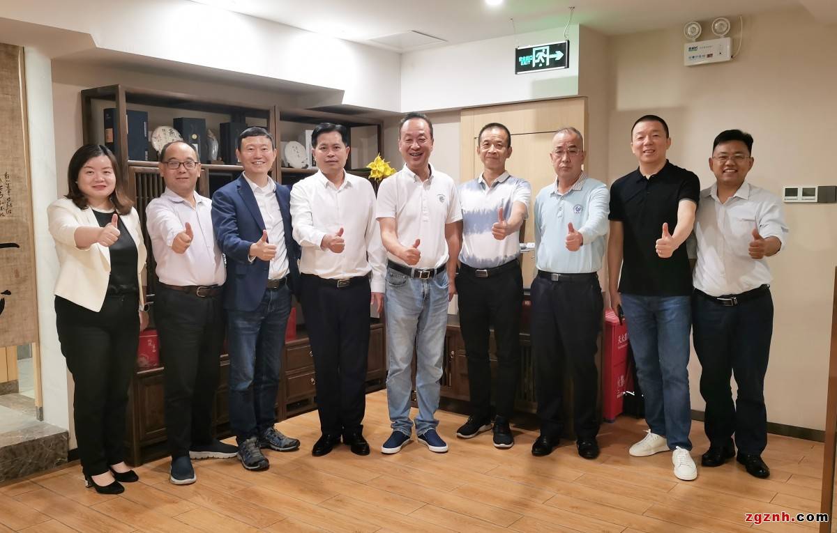 王非 张涛雷)交流会伊始,由棱镜空间董事长张博主讲机器视觉行业现状