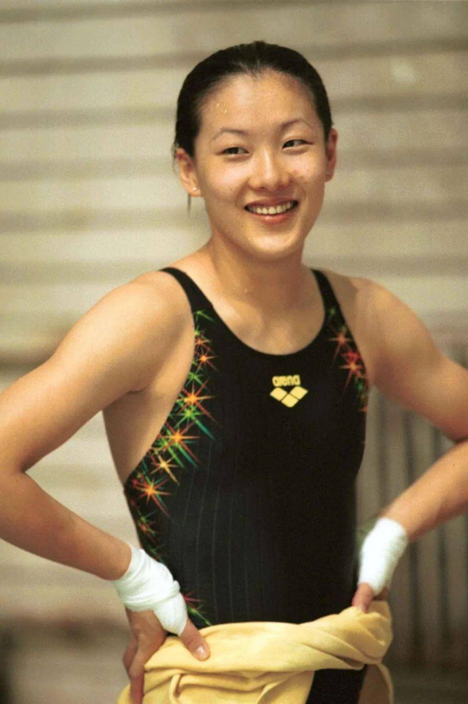 跳水皇后伏明霞:71岁丈夫当上董事长,15岁儿子眉清目秀_女子_金牌